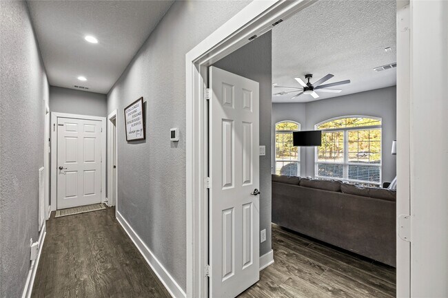 Building Photo - 11601 King George Ct