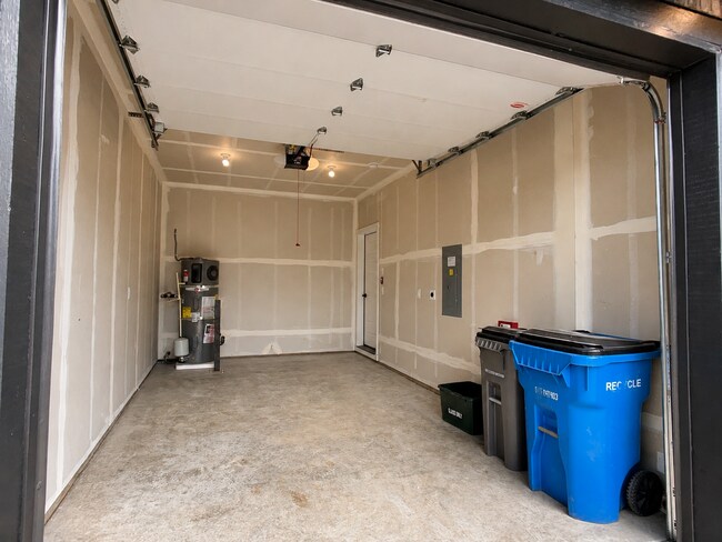 Building Photo - 13121 NE 71st Pl