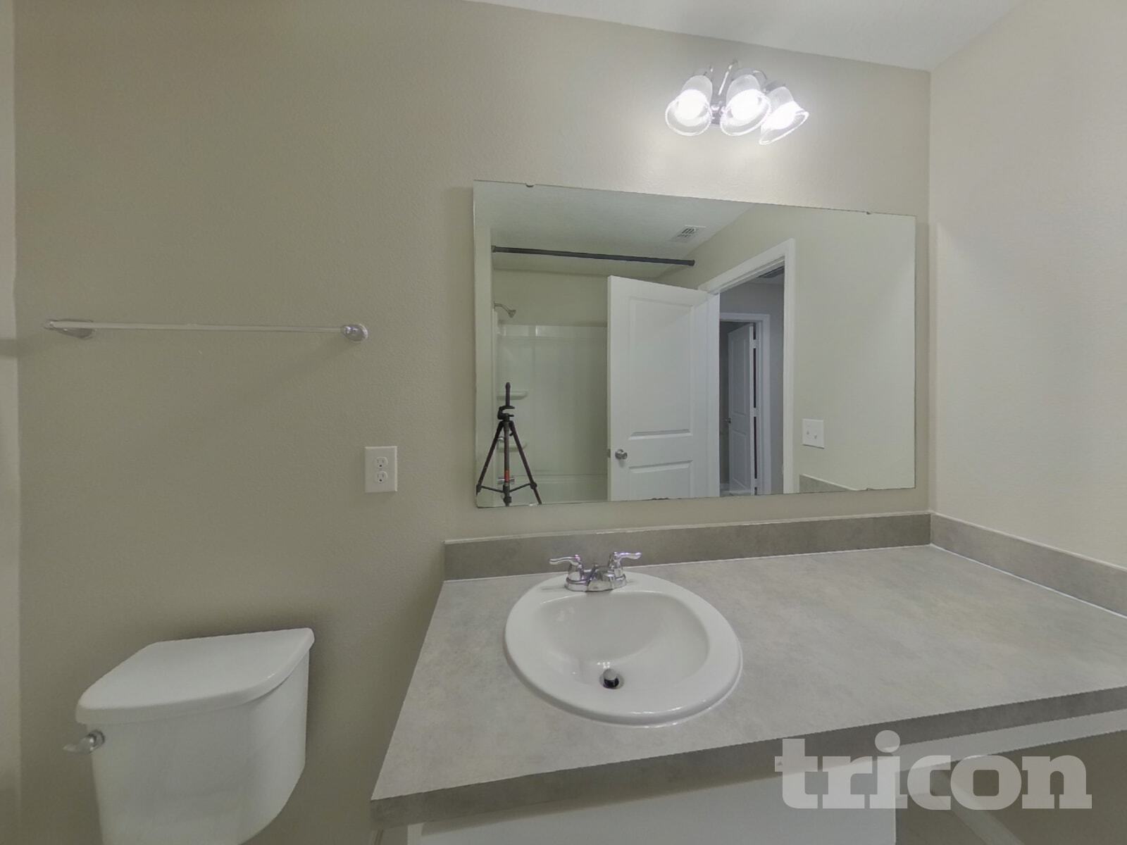 Building Photo - 1725 Garden View St