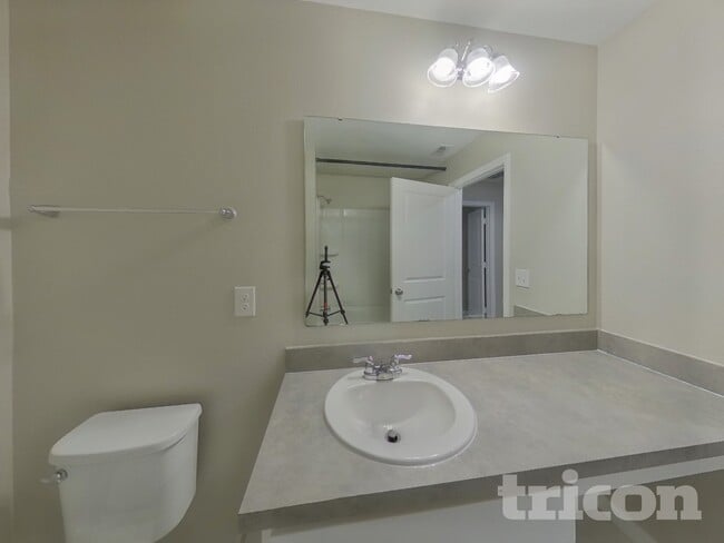 Building Photo - 1725 Garden View St