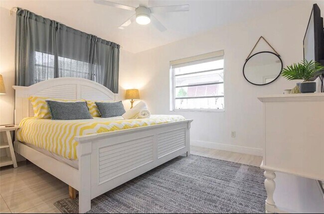 Building Photo - 1311 Monroe St