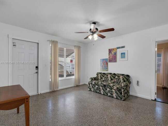 Building Photo - 1650 5th Ave