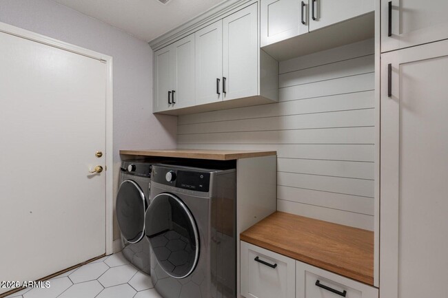 Building Photo - 16223 N 10th Ave