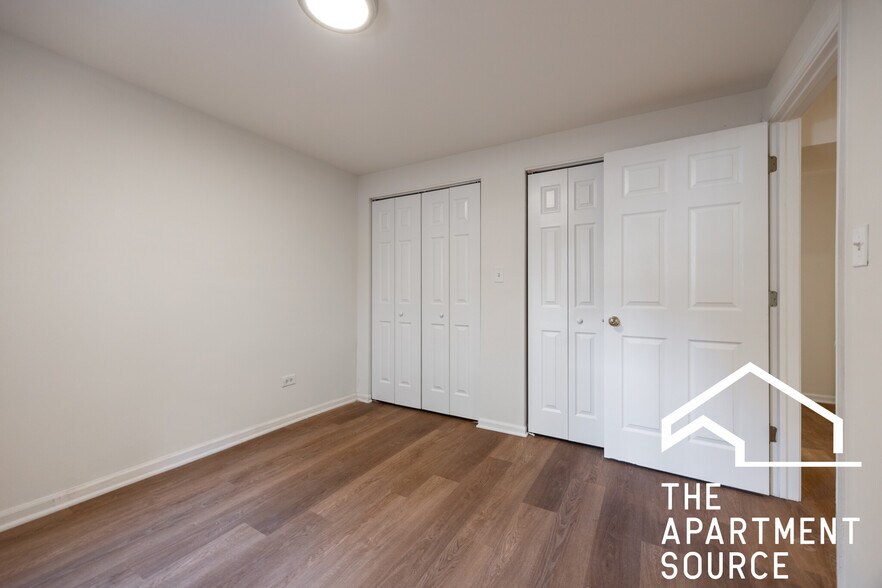 Building Photo - 1260 N Greenview Ave