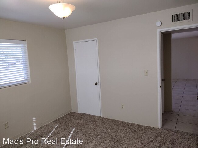 Building Photo - 2 br, 1 bath House - 1212 N. Del Valle Place