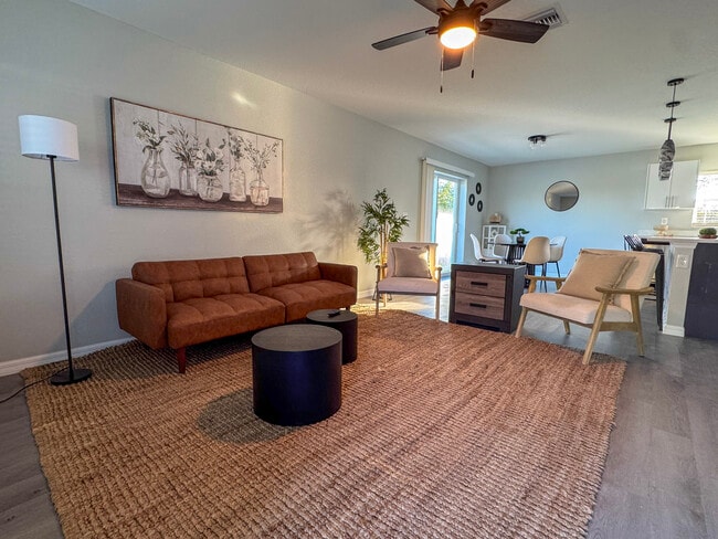 Building Photo - 6819 San Bruno Dr