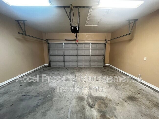 Building Photo - 5800 N 34th St