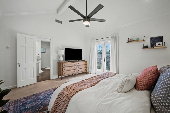 Building Photo - 2100 Daisy Ln