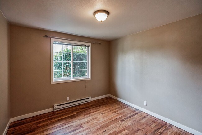 Building Photo - 956 NW Donelson St