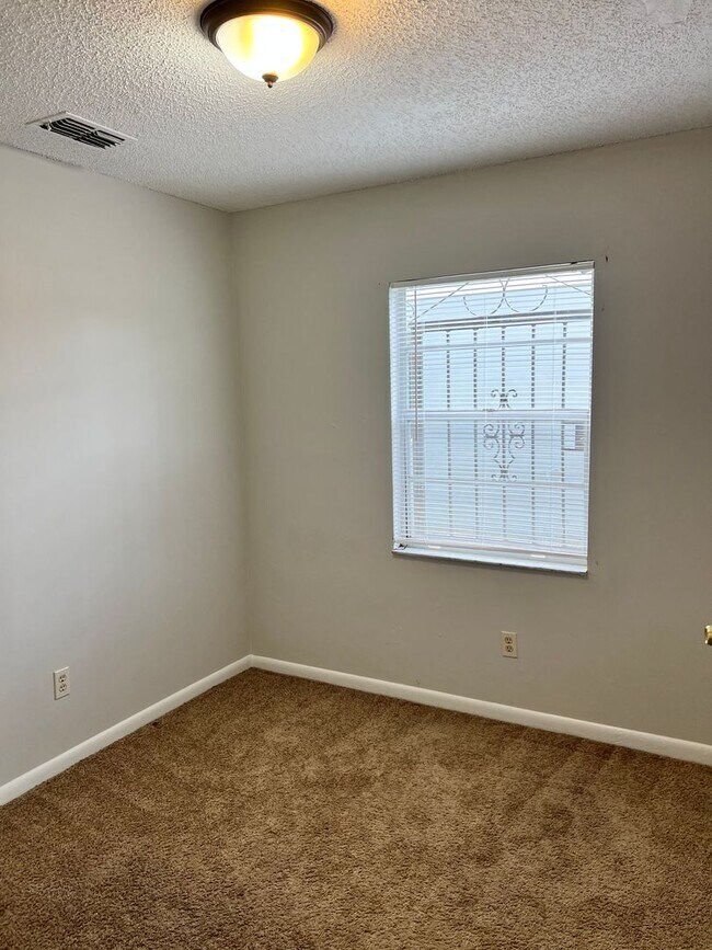 Building Photo - 2210 E 20th Ave