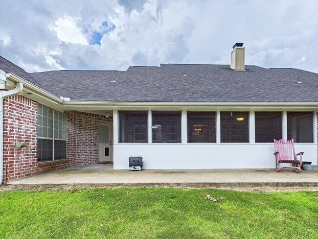 Building Photo - 1014 Redbud