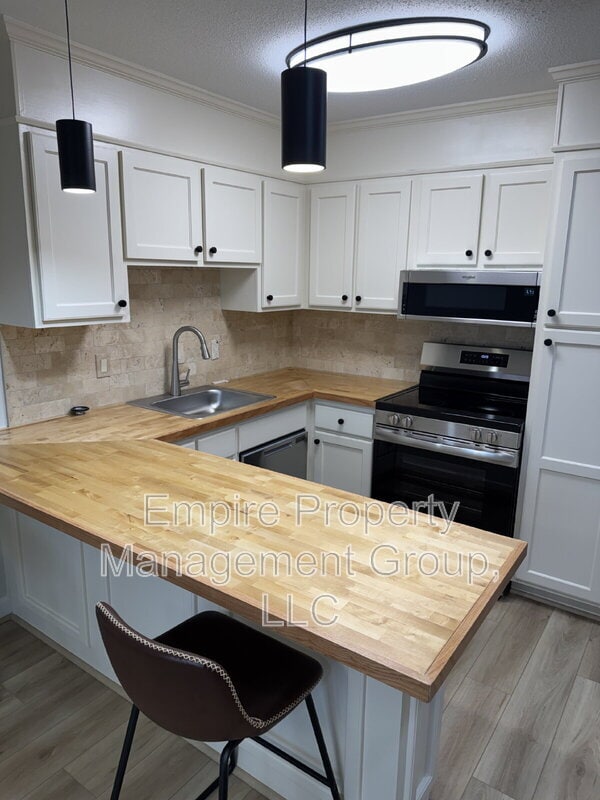 Building Photo - 1700 Dalloz Rd