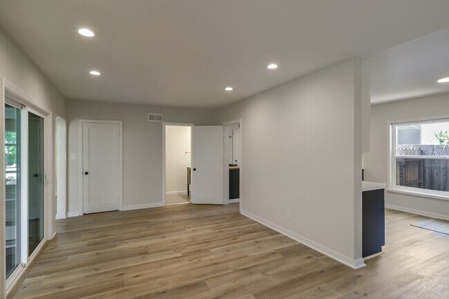 Building Photo - Los Altos 4-Bedroom with Fireplace, EV Hoo...