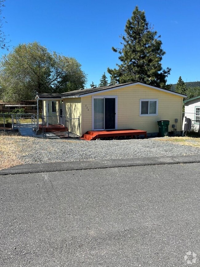 Building Photo - Remodeled