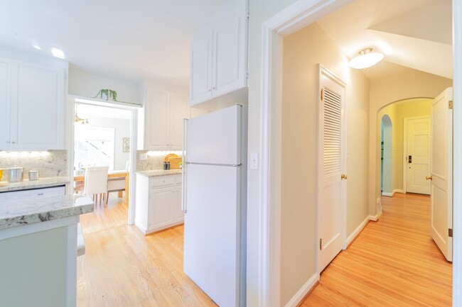 Building Photo - Enchanting Portland Heights 5BD House: You...