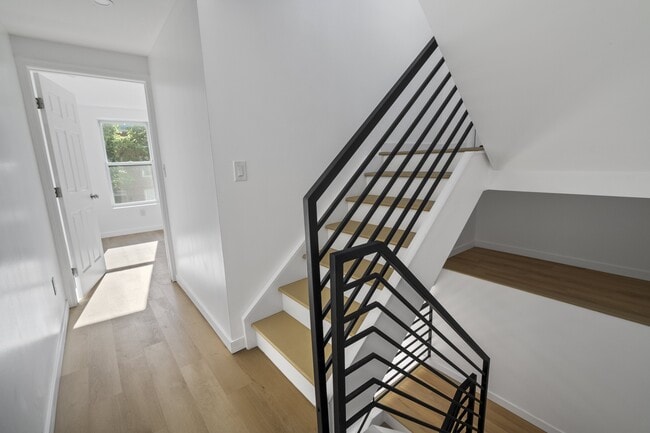 Building Photo - 105 S Poppleton St