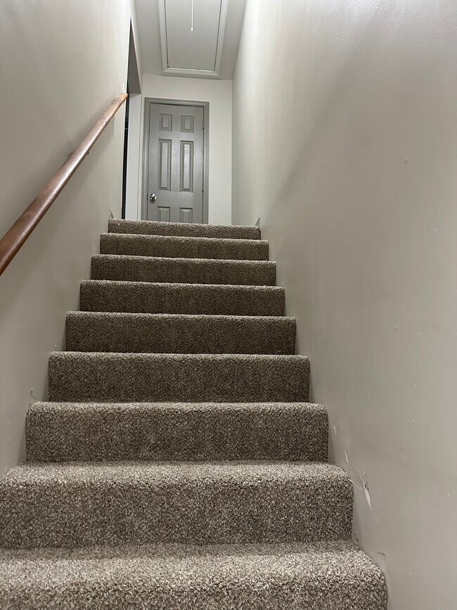 Building Photo - 905 W Jackson St