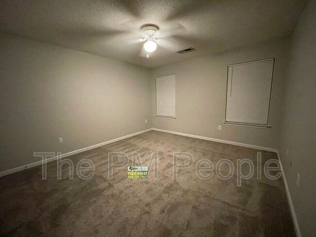 Building Photo - 201 Fairview Lake Way