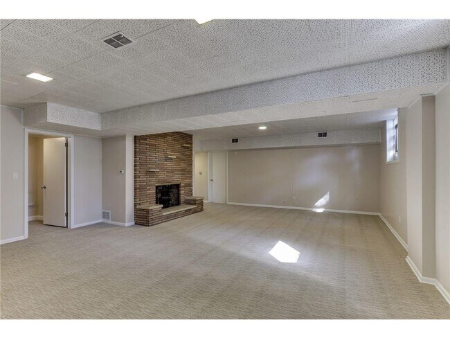 Building Photo - 4222 Basswood Rd