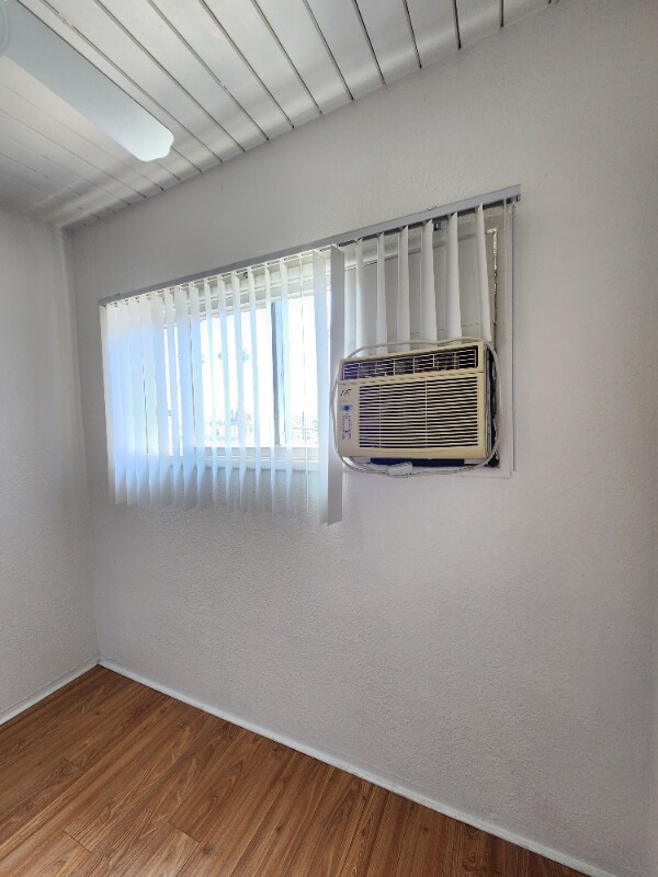 Building Photo - 1909 Beachwood Dr