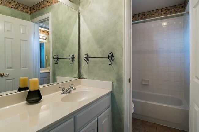 Building Photo - 7712 Brookview Ct