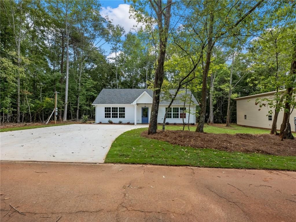 Building Photo - 8079 Beachwood Dr