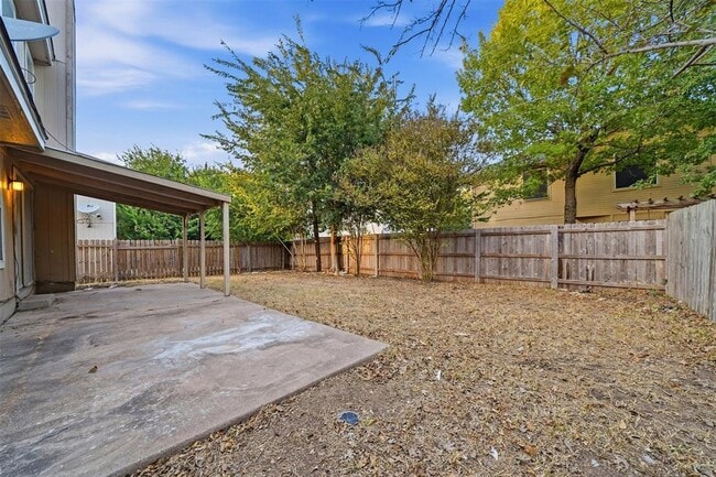 Building Photo - 1811 Southwestern Trail