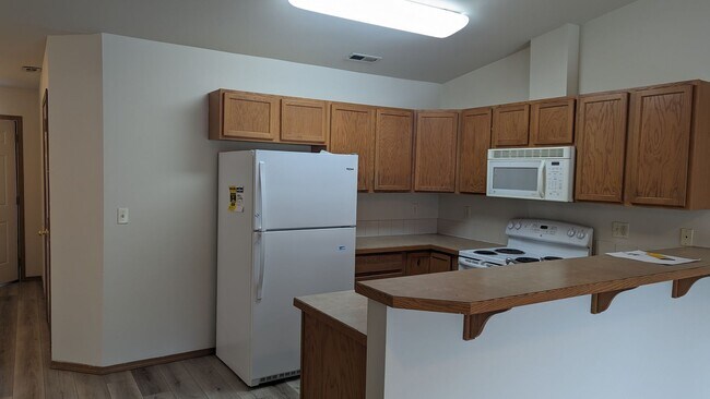 Building Photo - 1596-1596 Peggy Lp