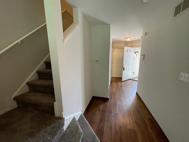 Building Photo - 883 Brompton Ct