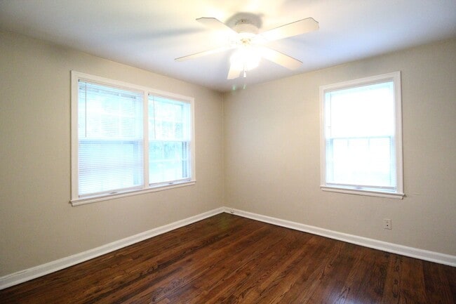 Building Photo - 1 Bedroom 1 Bath Duplex in Navy Hill Area ...
