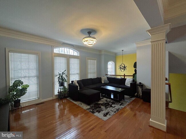 Primary Photo - 3120 King Ln