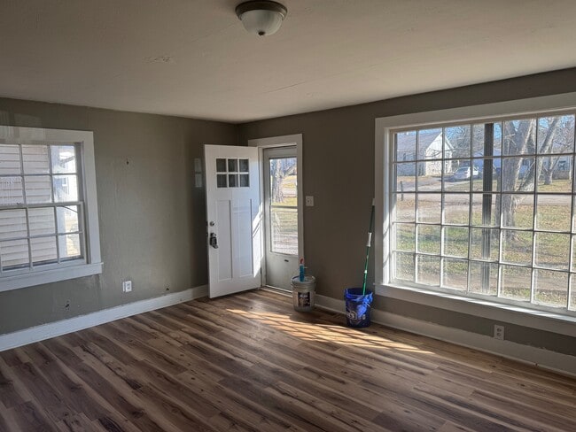 Building Photo - 1533 N Sunrise Dr