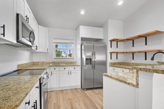 Building Photo - 101 Azalea Rd