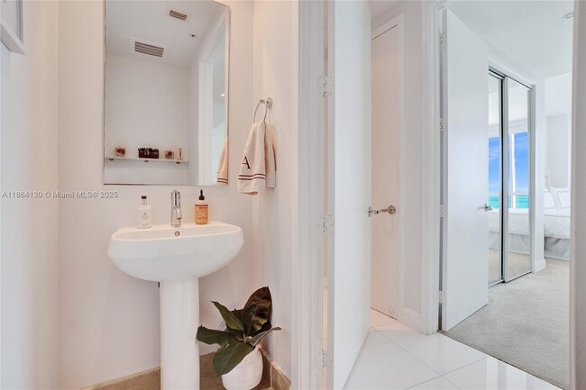 Building Photo - 18201 Collins Ave