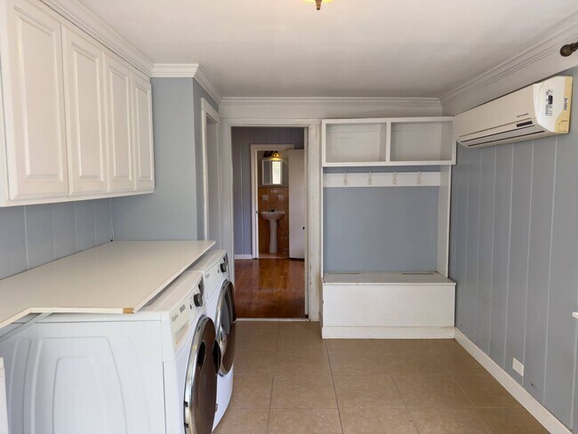 Building Photo - Adorable 3 bed 2 bath home in Brook Village!