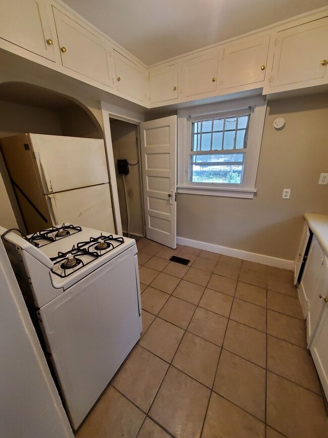 Building Photo - COMING VERY SOON!! Single family home Near...