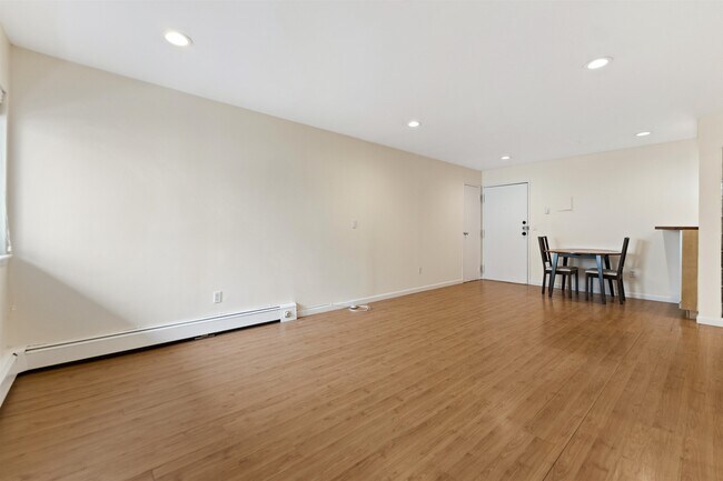 Building Photo - 7117 Park Ave