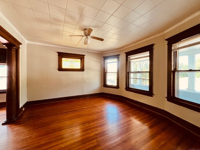 Building Photo - 118 Sutton Ave