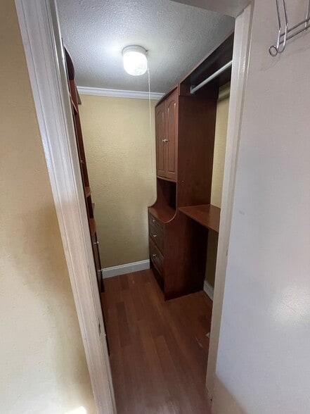 Building Photo - 405 Dunwoody St