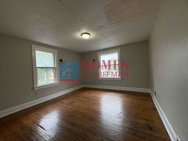 Building Photo - Spacious 3 Bedroom House | Two-Story | Loc...