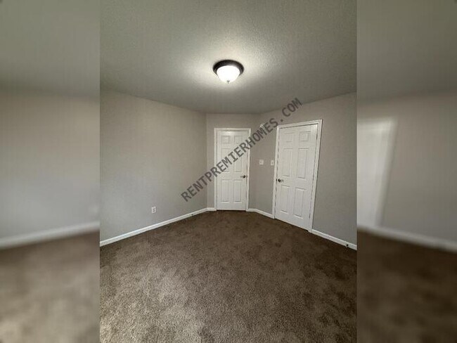 Building Photo - 26 Mustang Dr