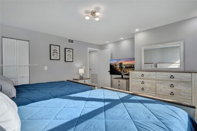 Building Photo - 2301 S Ocean Dr