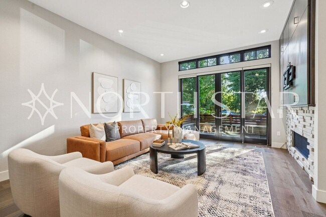 Building Photo - Luxury Living in the Heart of Lake Oswego: Stylish 3-Story Townhouse