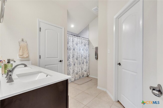 Building Photo - 460 Delta Crst