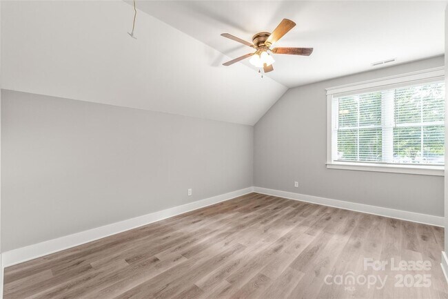 Building Photo - 712 Seldon Dr