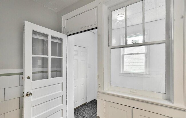 Building Photo - 7125 Dartmouth Ave