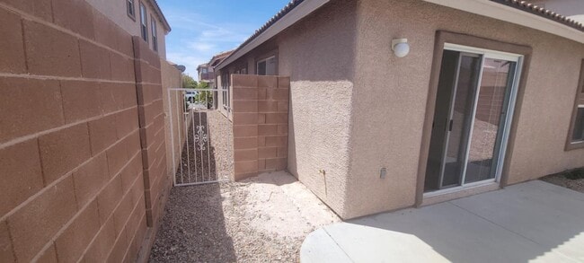 Building Photo - KEEP AN EYE ON THIS! WILL NOT LAST LONG!