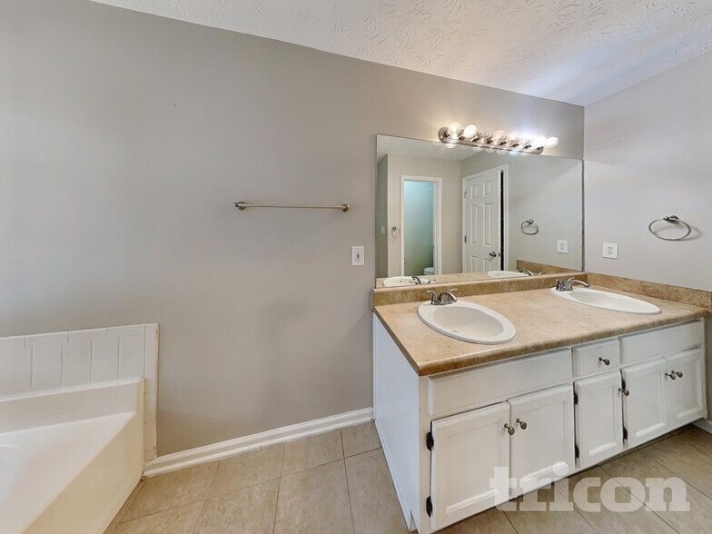 Building Photo - 235 Red Maple Dr