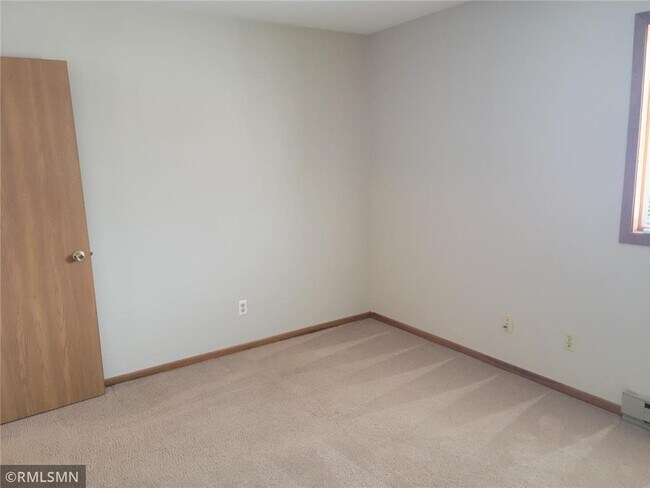 Building Photo - 1285 Bartosh Ln
