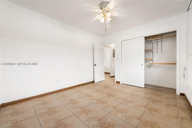 Building Photo - 932 Moffett St